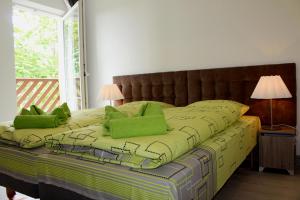 Кровать или кровати в номере Preilos Vėtra 1