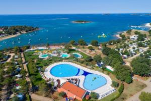 Бассейн в Maistra Camping Polari Mobile homes или поблизости
