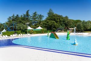 Бассейн в Maistra Camping Polari Mobile homes или поблизости