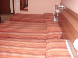Postel nebo postele na pokoji v ubytování Hotel Lombardia