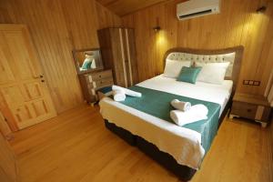 Postel nebo postele na pokoji v ubytování Leontopolis Apart Otel