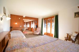 Voodi või voodid majutusasutuse Hôtel Ecureuil Villars toas