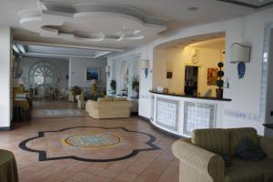 A seating area at Hotel Club Sabbiadoro