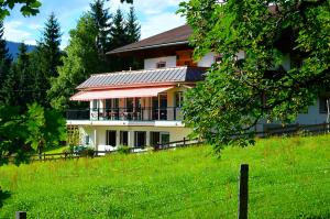 Rakennus, jossa guesthouse sijaitsee