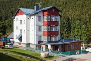 Budova, v ktorej sa apartmán nachádza