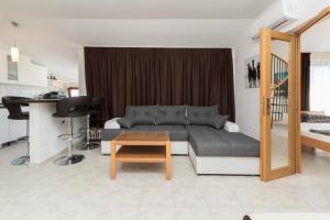 Posedenie v ubytovaní Rooms & Apartments Hegic