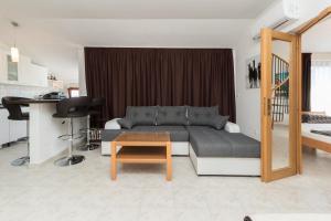 Kuchyň nebo kuchyňský kout v ubytování Rooms & Apartments Hegic
