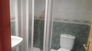 A bathroom at Casa Rural González Montsec Montrebei