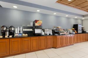 a food counter in a restaurant with at Wingate by Wyndham Sylvania-Toledo in Sylvania