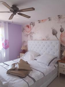 A bed or beds in a room at Villa Ola, Golf del Sur Még 36 kép