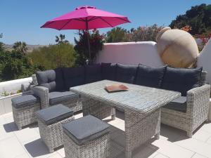 A seating area at Villa Ola, Golf del Sur