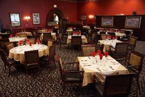 Un restaurante o sitio para comer en Railroad Pass Hotel and Casino Ramada by Wyndham