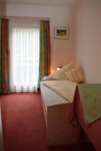 A bed or beds in a room at Landhaus Alpenrose - Feriendomizile Pichler