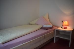 A bed or beds in a room at Landhaus Alpenrose - Feriendomizile Pichler