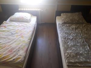 Posteľ alebo postele v izbe v ubytovaní Hostel Pałacyk