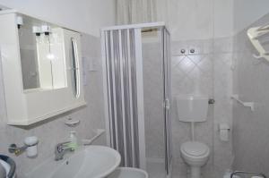 Koupelna v ubytování Ansise Guest House