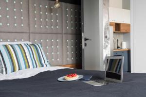 Łóżko lub łóżka w pokoju w obiekcie Apartament Portowy Zakątek