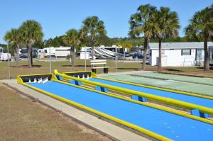 Bazén v ubytování Orlando RV Resort nebo v jeho okolí