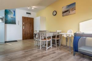 a dining room with a table and chairs at Na Fali Apartament w Karwi in Karwia