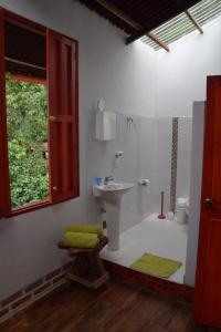 Et badeværelse på Finca San Rafael - Cafe y Cacao