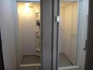 Et badeværelse på Fujitatami Guesthouse