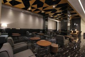 Posezení v ubytování Forriz Hotel Yogyakarta