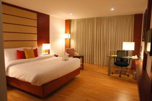 Postel nebo postele na pokoji v ubytování Lemon Tree Hotel Shimona Chennai + 27 fotografií