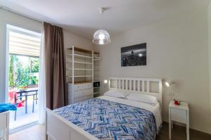 a bedroom with a bed and a sliding glass door at Camping Village Du Parc in Lazise +73 photos
