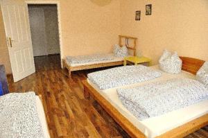 A bed or beds in a room at 3-Raum-Fewo-Dresden-Altstadt-L7