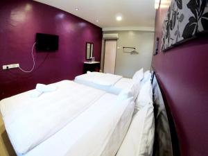 Postel nebo postele na pokoji v ubytování JV Hotel @ Bandar Tasek Mutiara