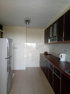 Dapur atau dapur kecil di Lumut Valley Resort Condominium