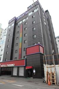 a large building with a sign that reads hotel parking at V Motel Songdo in Busan