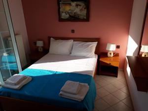 Postel nebo postele na pokoji v ubytování Stelios Apartments