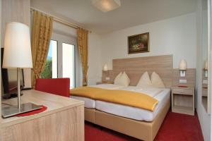 Ein Bett oder Betten in einem Zimmer der Unterkunft Hotel-Pension Melcher