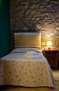 Un pat sau paturi într-o cameră la Casa Cal Pastor