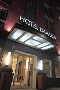 budynek hotelowy z napisem "hotel bavaria" w obiekcie Bavaria Boutique Hotel w Monachium