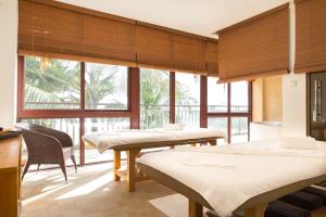 Kama o mga kama sa kuwarto sa Jie Jie Beach Hotel