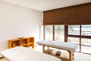 Kama o mga kama sa kuwarto sa Jie Jie Beach Hotel