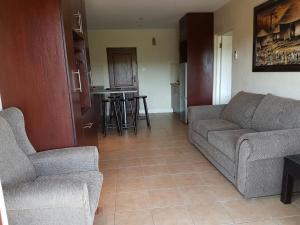 Ocean View Villas Unit H07的休息区