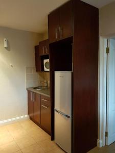 Ocean View Villas Unit H07的厨房或小厨房