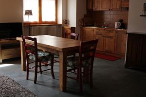 A kitchen or kitchenette at B&B Villa Dalegno