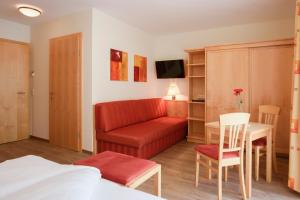 A television and/or entertainment centre at Hotel Silbertal