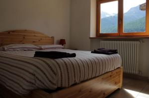 A bed or beds in a room at B&B Villa Dalegno