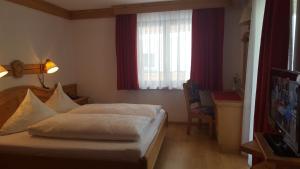 En eller flere senger på et rom på Hotel Camona & Apart Walserhof