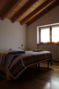A bed or beds in a room at B&B Villa Dalegno