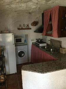 Kuchyňa alebo kuchynka v ubytovaní Casa Rural Cueva El Sauce