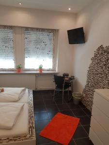 TV a/nebo společenská místnost v ubytování Hotel Schweizer Stubb