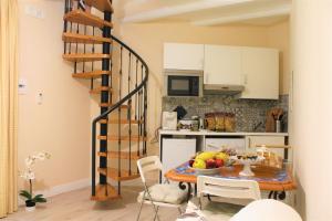 a kitchen with a table with a bowl of fruit at Dépendance La Casetta in Castellammare di Stabia