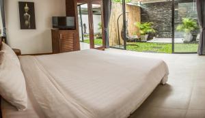 Postel nebo postele na pokoji v ubytování Bliss Villas