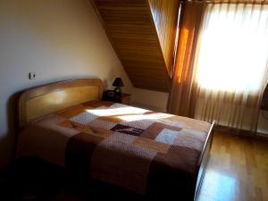 เตียงในห้องที่ Apartment in Batumi